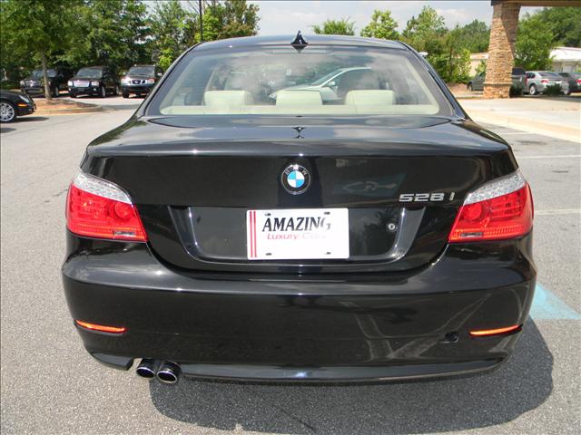 BMW 5 series 2008 photo 2