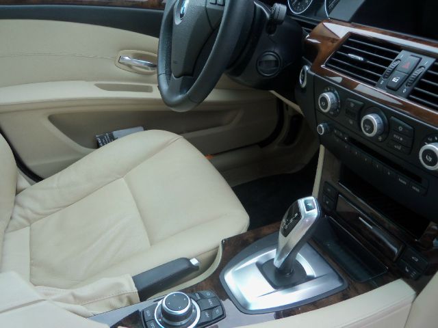 BMW 5 series 2009 photo 5