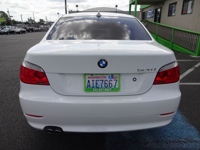 BMW 5 series 2009 photo 2