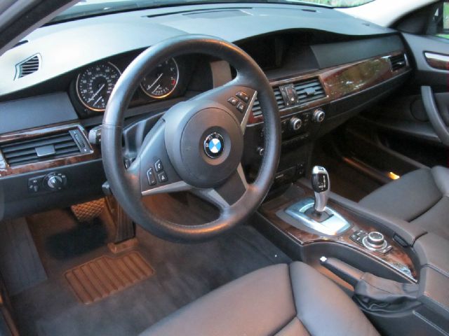 BMW 5 series 2010 photo 16