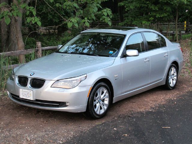 BMW 5 series 2010 photo 17