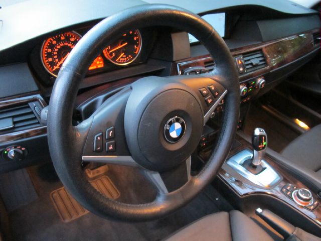 BMW 5 series 2010 photo 2