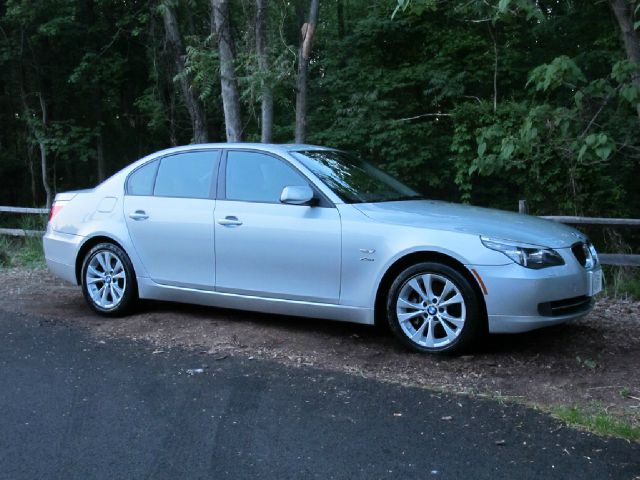 BMW 5 series 2010 photo 25