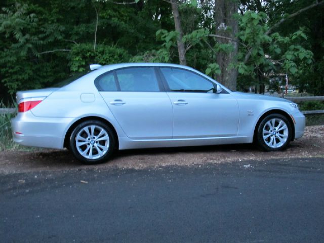 BMW 5 series 2010 photo 29