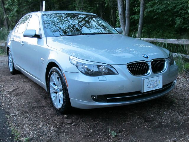 BMW 5 series 2010 photo 36