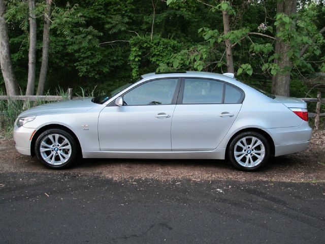 BMW 5 series 2010 photo 41