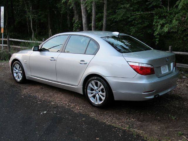 BMW 5 series 2010 photo 85