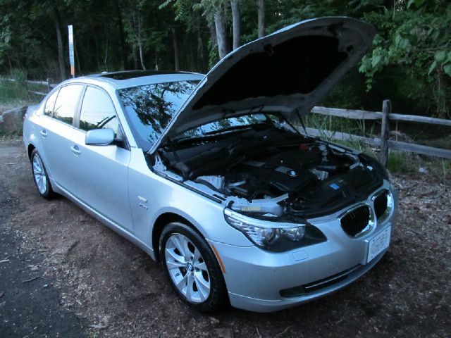 BMW 5 series 2010 photo 9