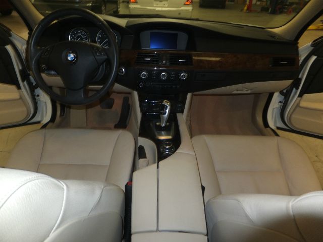 BMW 5 series 2010 photo 1