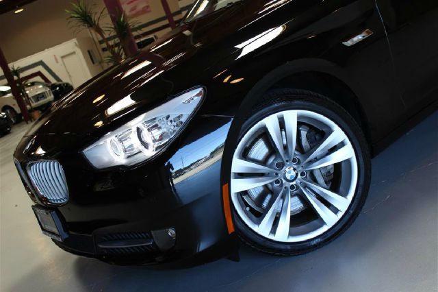 BMW 5 series 2010 photo 1