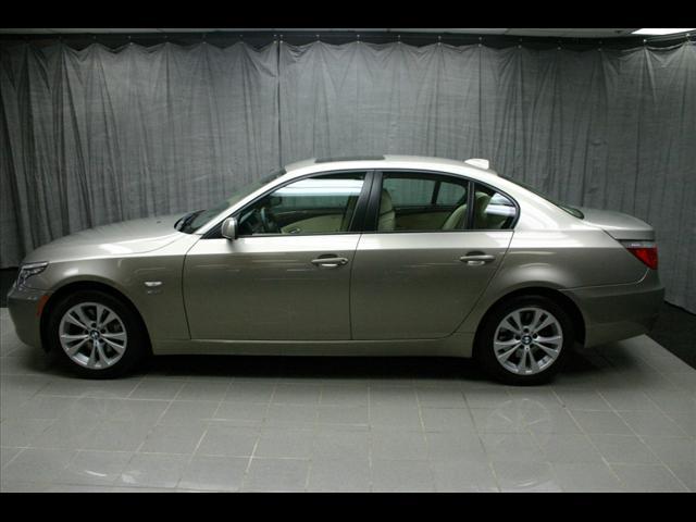 BMW 5 series 2010 photo 4