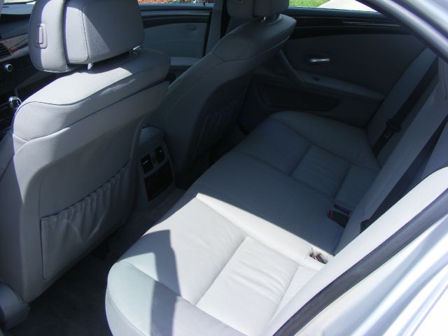 BMW 5 series 2010 photo 1