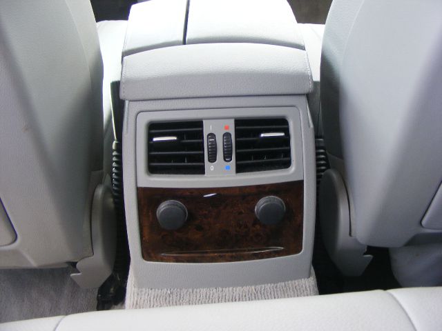 BMW 5 series 2010 photo 2