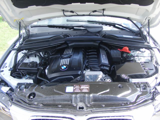 BMW 5 series 2010 photo 4