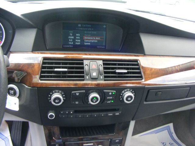 BMW 5 series 2010 photo 9