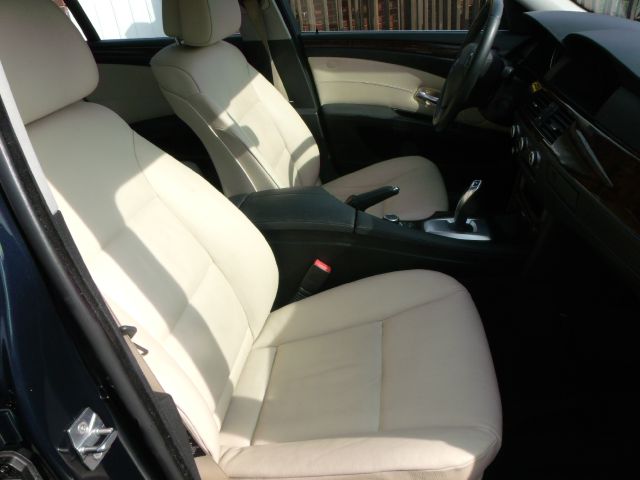 BMW 5 series 2010 photo 1