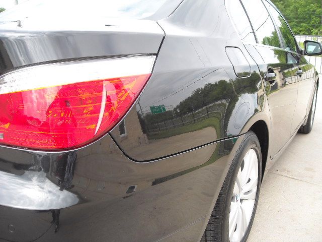 BMW 5 series 2010 photo 12