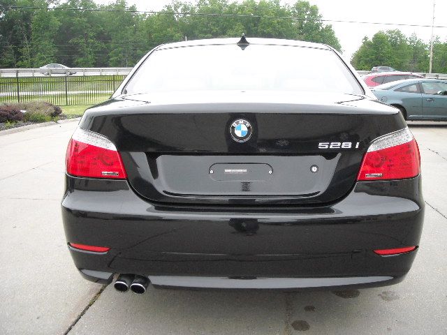 BMW 5 series 2010 photo 15