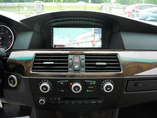 BMW 5 series 2010 photo 22