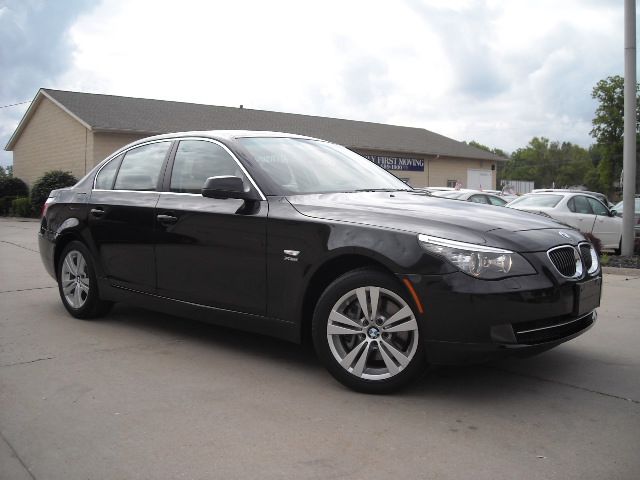 BMW 5 series 2010 photo 24