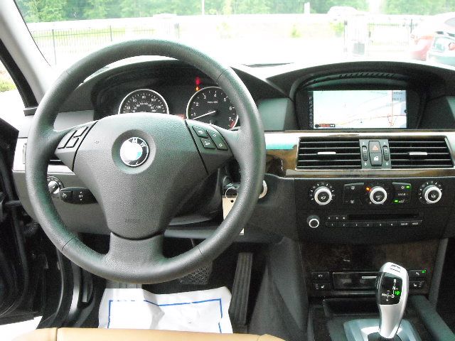 BMW 5 series 2010 photo 26