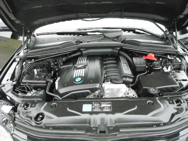 BMW 5 series 2010 photo 30