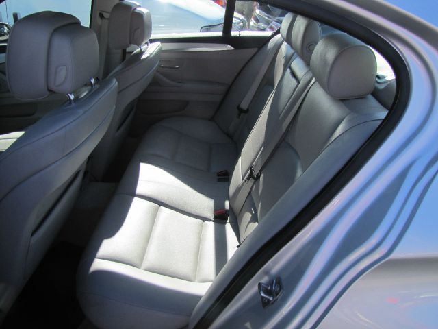 BMW 5 series 2011 photo 8