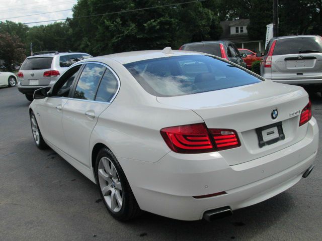 BMW 5 series 2011 photo 1