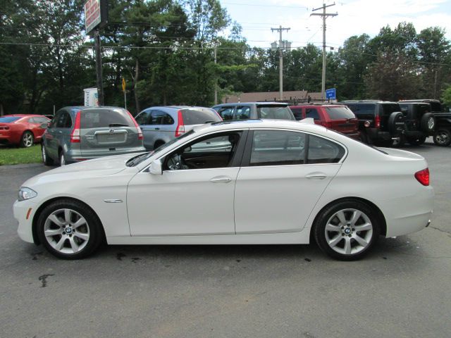 BMW 5 series 2011 photo 2