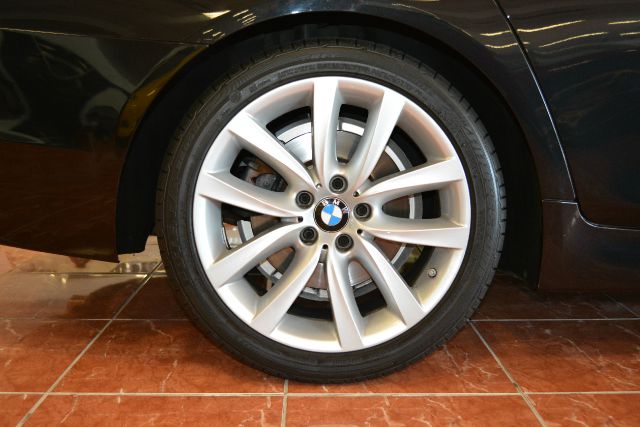 BMW 5 series 2011 photo 2