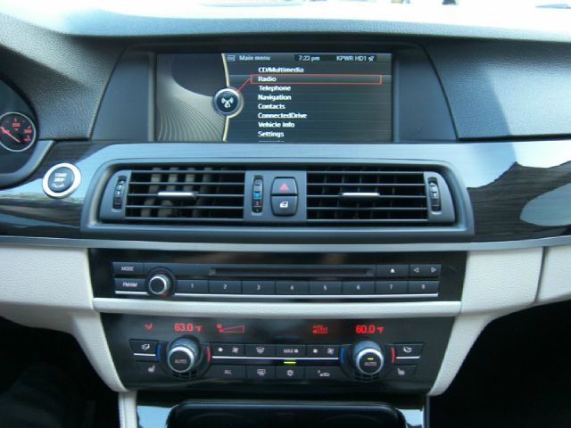 BMW 5 series 2011 photo 25