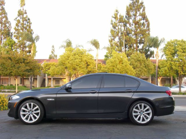 BMW 5 series 2011 photo 30