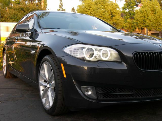 BMW 5 series 2011 photo 31