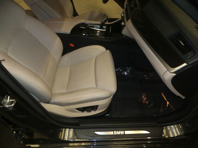 BMW 5 series 2011 photo 10