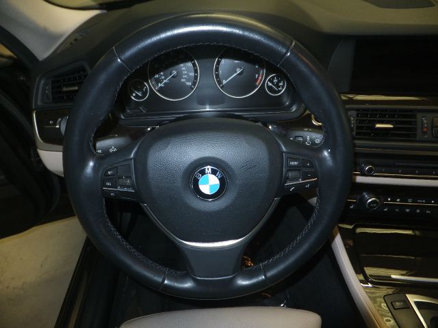 BMW 5 series 2011 photo 13