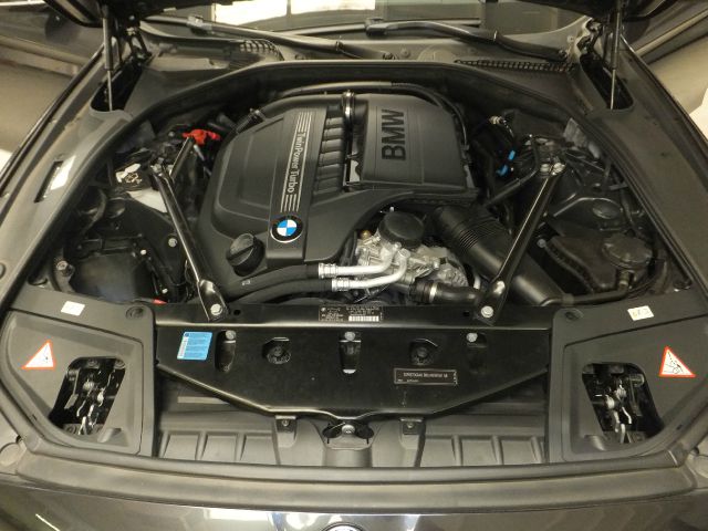 BMW 5 series 2011 photo 16