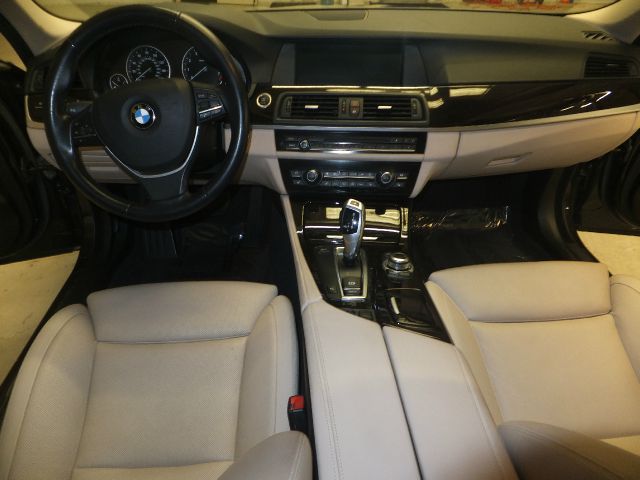 BMW 5 series 2011 photo 17