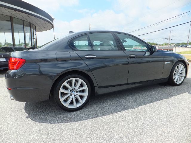 BMW 5 series 2011 photo 28