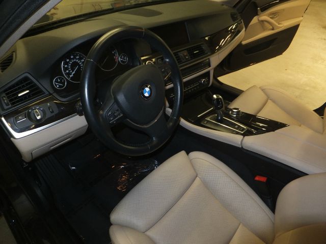 BMW 5 series 2011 photo 29