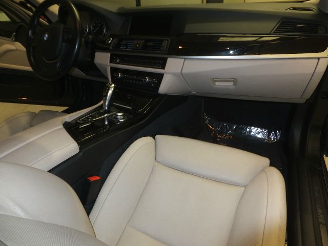 BMW 5 series 2011 photo 4