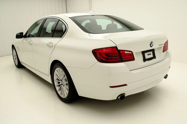 BMW 5 series 2011 photo 1