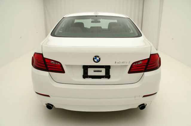 BMW 5 series 2011 photo 2