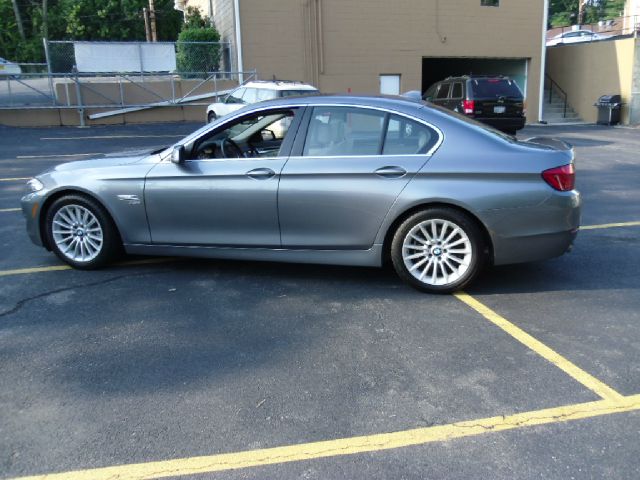 BMW 5 series 146 Cutaway Sedan