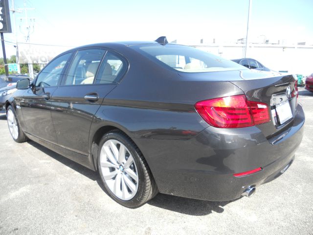 BMW 5 series 2011 photo 2