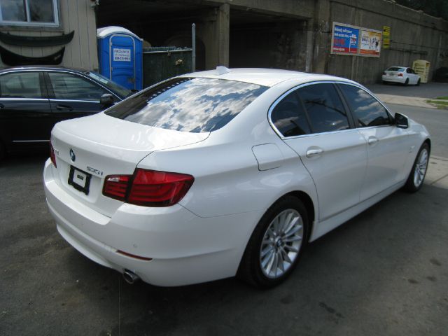 BMW 5 series 2012 photo 4