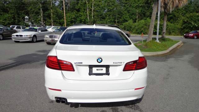 BMW 5 series 2012 photo 1