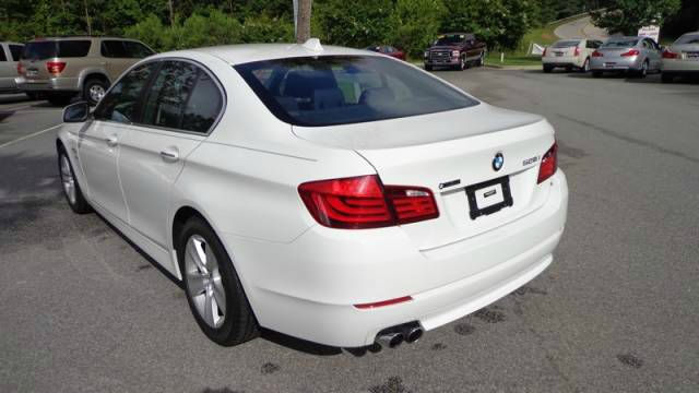 BMW 5 series 2012 photo 2