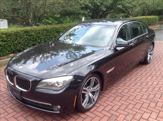 BMW 7-Series 2010 photo 1