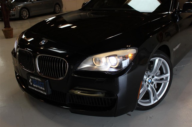 BMW 7 series 2011 photo 4