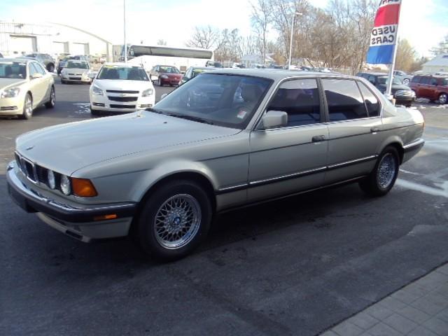 BMW 7 series 1990 photo 1